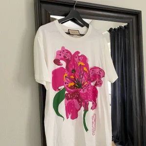 Gucci Women's White X Ken Scott Floral T-Shirt - Oversize Str S